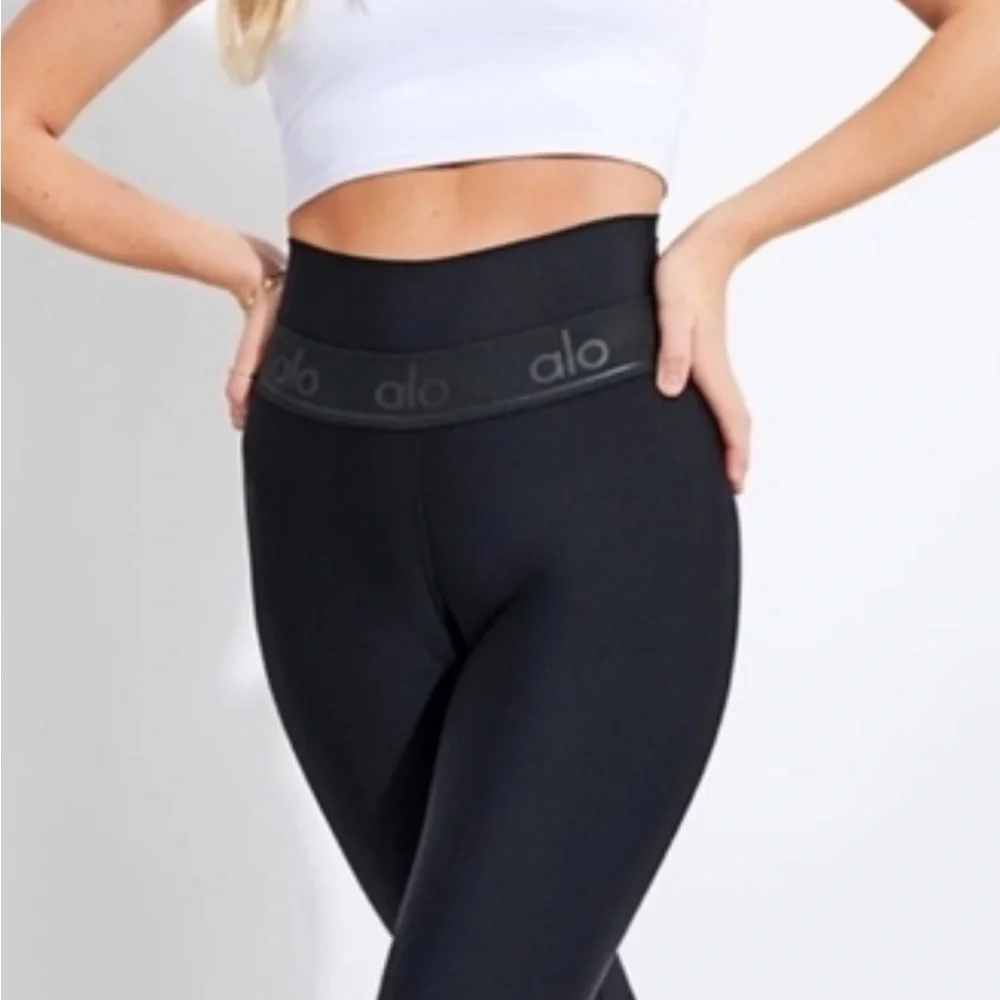 ALO Yoga Classic Airlift Logo Black Leggings - Picture 2 of 8